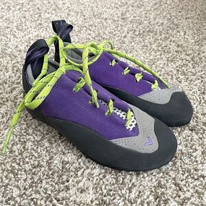 EU 35.5 / Evolv Climbing Shoes (W5, M4, Y4)